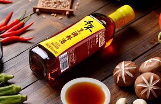 迎賓超市新品推薦 千禾?hào)|坡紅純釀紅燒醬油，零添加年貨好選擇